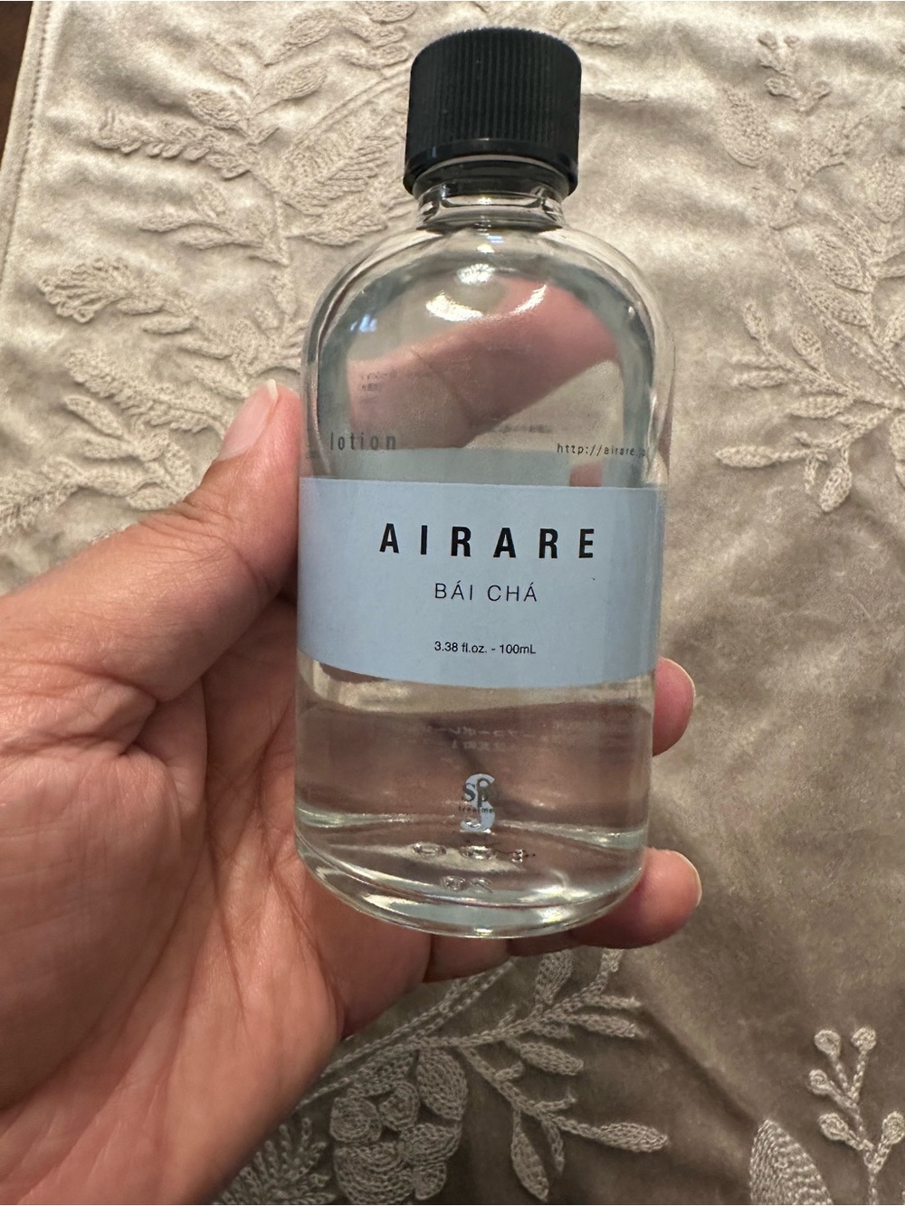 Bái Chá Hydrating Body Lotion - Clear